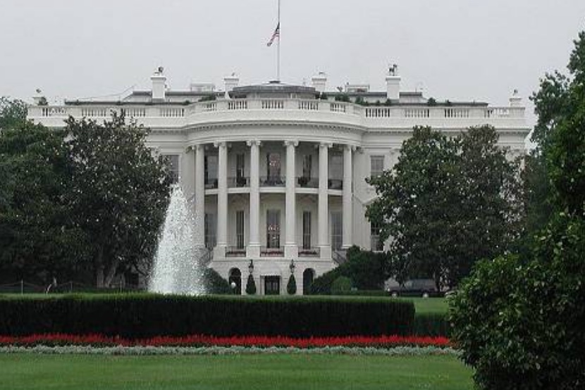 Bebê 'invade' Casa Branca e é contido por seguranças do serviço secreto