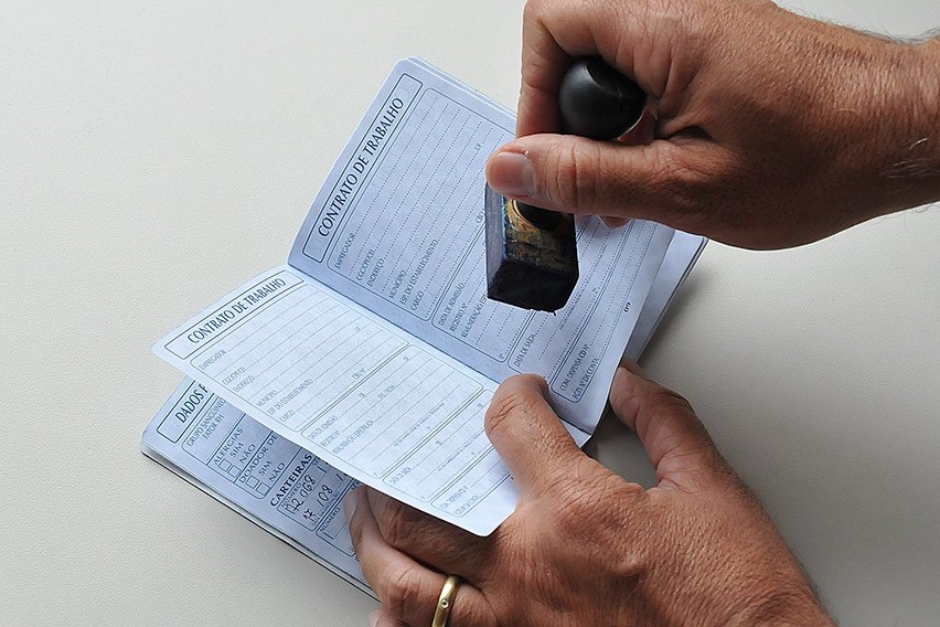 Lula sanciona lei que inclui dados sobre raça em documentos trabalhistas