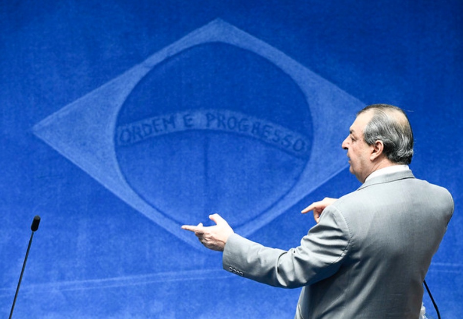 Omar Aziz é um dos favoritos do governo para comandar CPMI do 8 de Janeiro