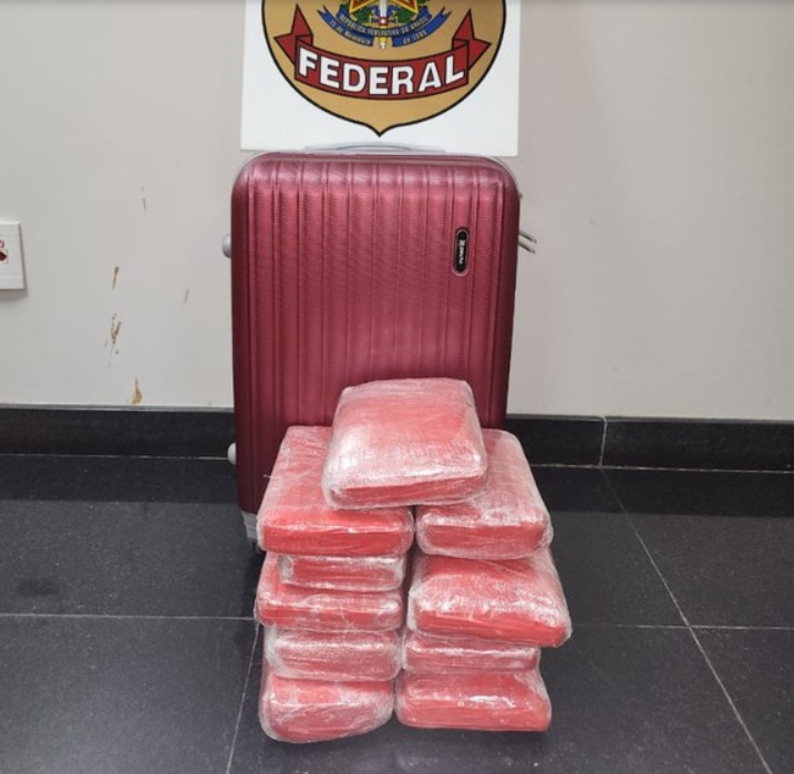 Mulher tenta despachar mala recheada de drogas em aeroporto de Manaus