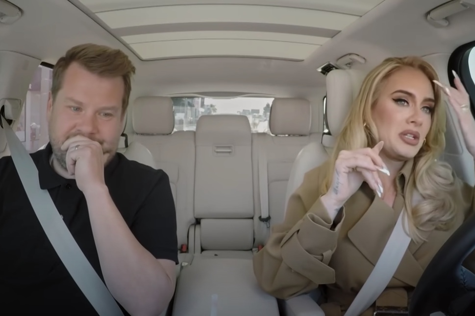 Adele vai às lágrimas em ‘Carpool Karaoke’ ao relembrar de divórcio