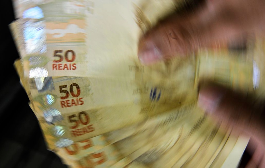 Salário mínimo de R$ 1.320 entra em vigor nesta segunda