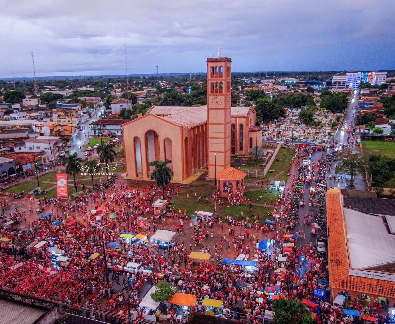 Eventos de Caprichoso e Garantido movimentam o fim de semana em Parintins
