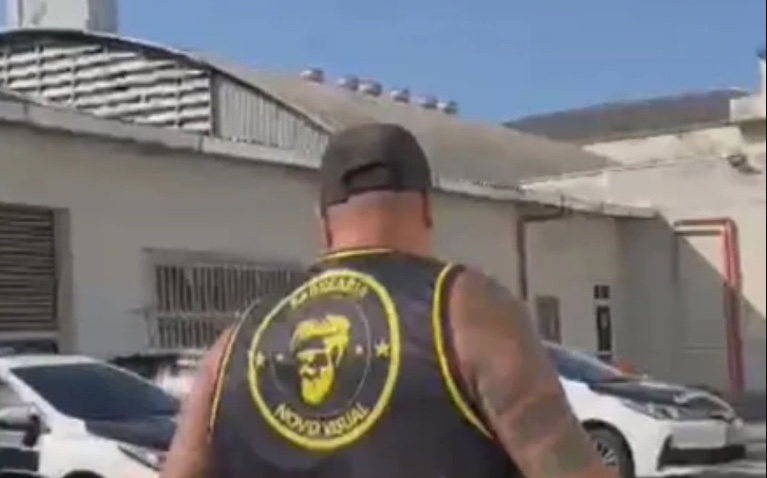 Tiktoker finge ser presidiário e monta cela falsa para fazer lives