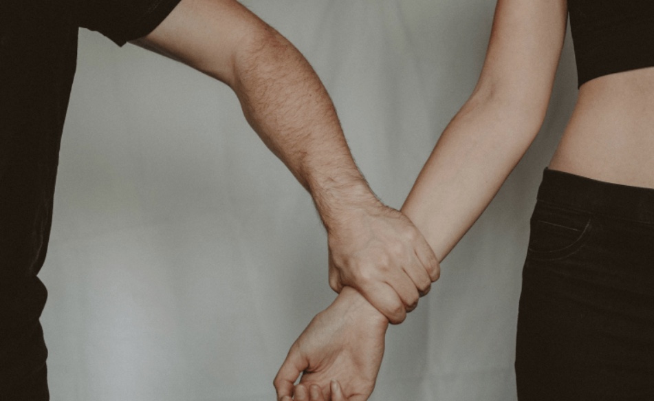 Supermercado vai pagar R$ 20 mil à funcionária assediada pelo chefe