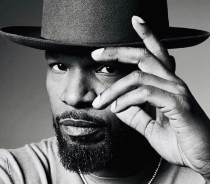 Internado, Jamie Foxx agradece orações e dá esperança a fãs; parentes estão apreensivos