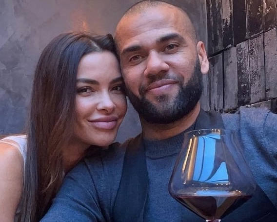 Ex de Daniel Alves, Joana Sanz visita jogador em seu aniversário de 40 anos