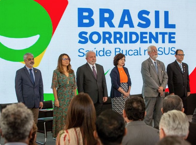 Lula sanciona PL que inclui política nacional de saúde bucal no SUS