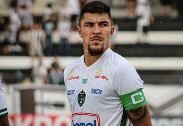 Charles reconhece partida abaixo do Manaus no Paraná