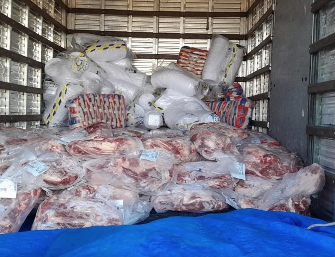 Meia tonelada de carne estragada é aprendida em caminhão na BR-174