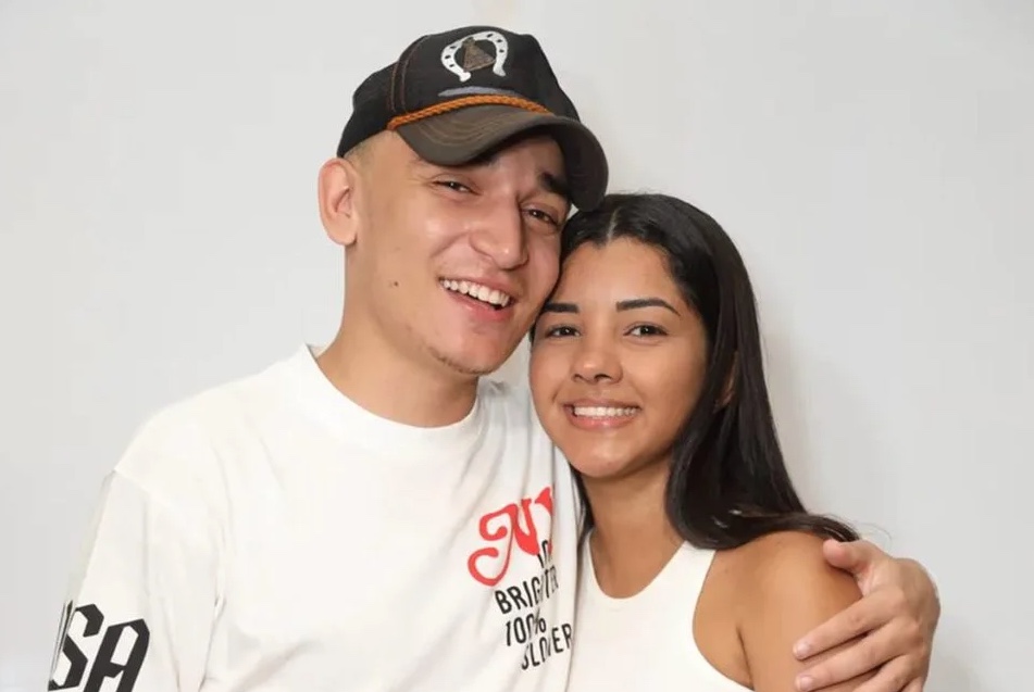 João Gomes reata namoro com Ary Mirelle em meio a polêmica com mãe