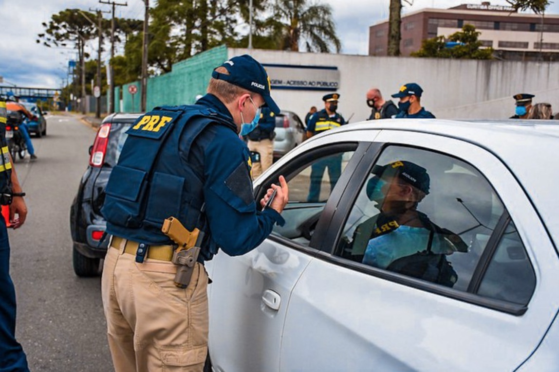 Foragidos, homens são presos por não pagarem pensão alimentícia na BR-319