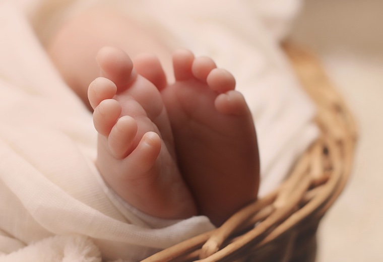 Fertilização faz bebê nascer com DNA de três pessoas no Reino Unido