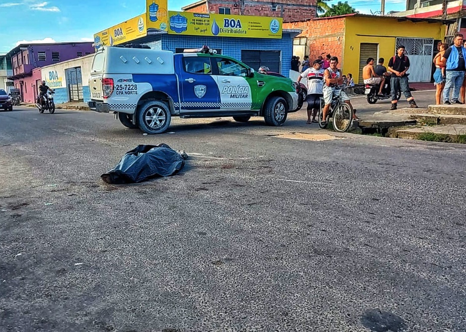 Homem é espancado e morto a pauladas em rua de Manaus