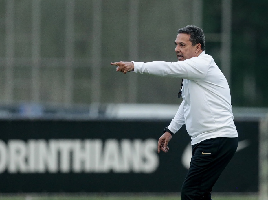 Luxemburgo vê Corinthians com problema emocional e explica afastamentos