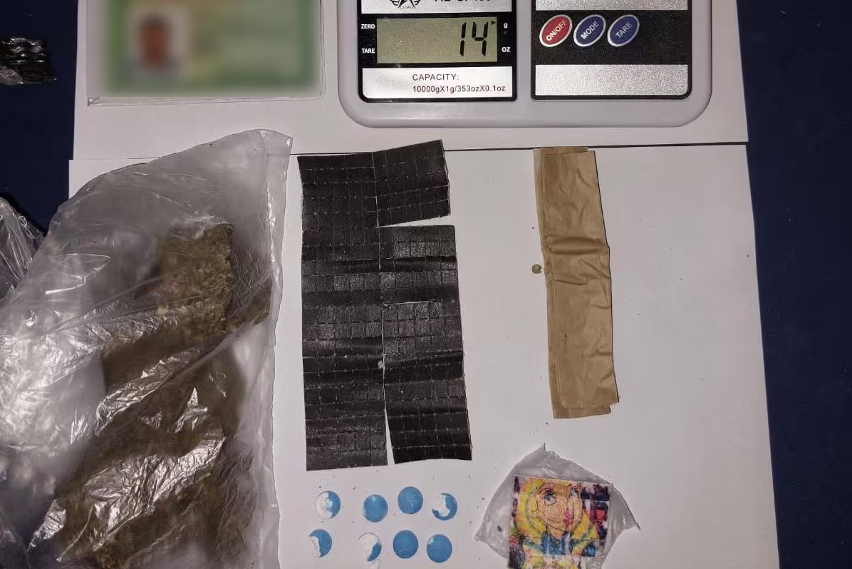 Jovem tenta entrar em presídio com maconha, cocaína e LSD no ânus e é preso