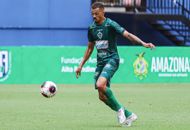 Manaus anuncia saída do meio-campista Lucas Paranhos