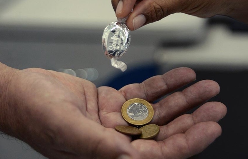 Procon orienta quando denunciar descumprimento da Lei do Troco no Amazonas