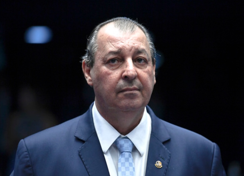 Bolsonaro é condenado a indenizar Omar Aziz