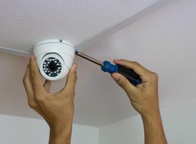 Empresas são condenadas por instalarem câmeras em banheiros e vestiários