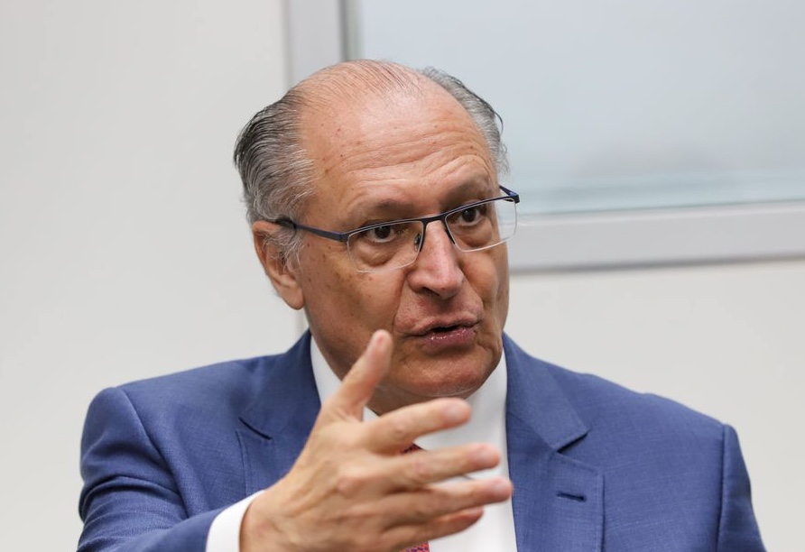 Brasil ficou caro antes de ficar rico, diz Alckmin
