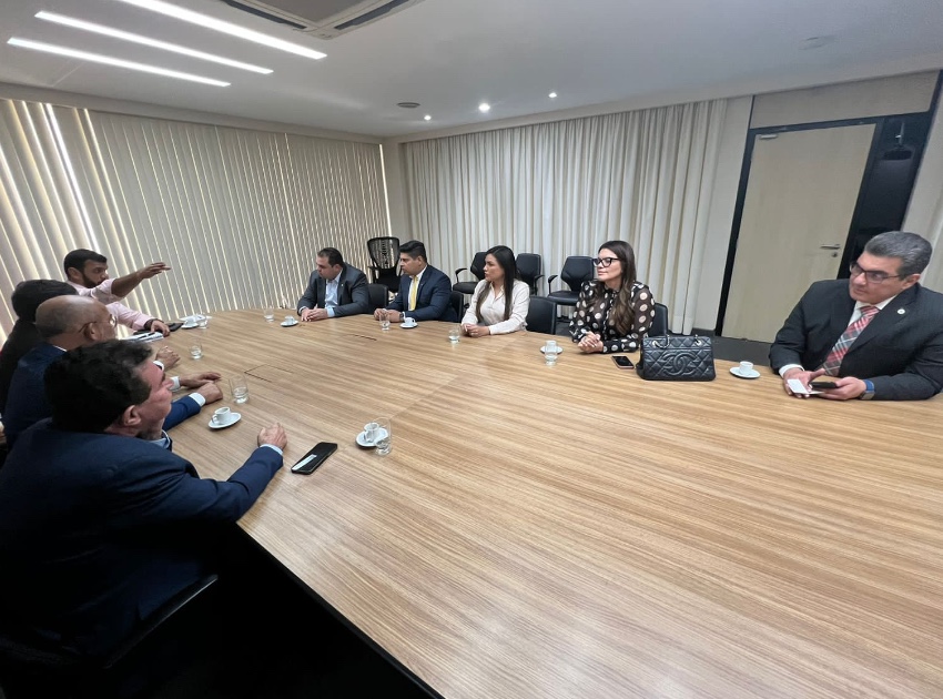 Deputados articulam reunião do governo com professores em Manaus