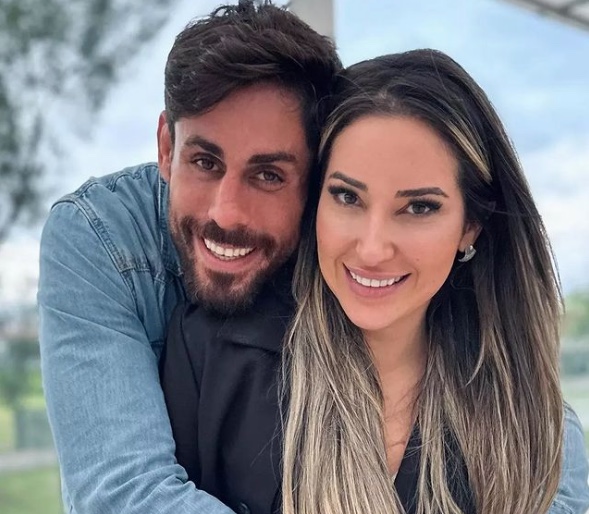 Mãe de Cara de Sapato curte post sobre namoro com Amanda e empolga fãs