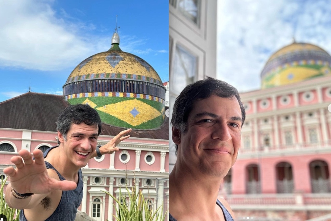 Mateus Solano posa com Teatro Amazonas ao fundo em passeio a Manaus