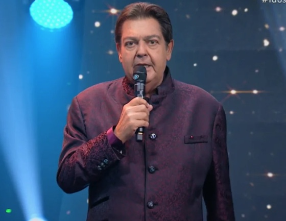 Faustão deixará Band após baixa audiência, diz colunista 