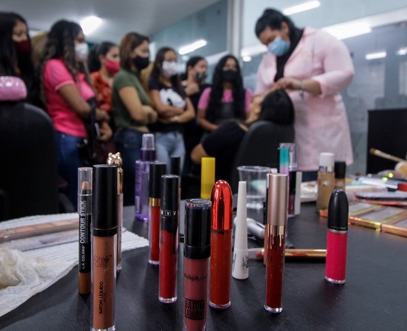 Abertas inscrições gratuitas para oficinas de maquiagem em Manaus