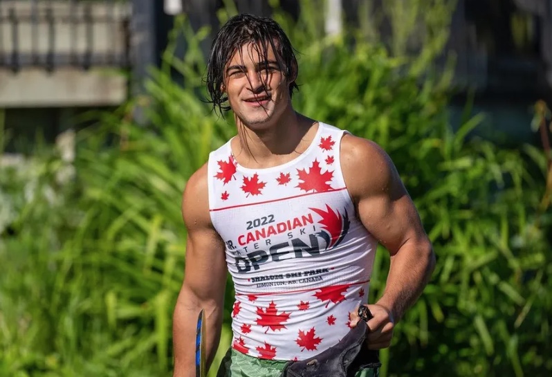 Astro do esqui aquático morre de forma repentina aos 18 anos