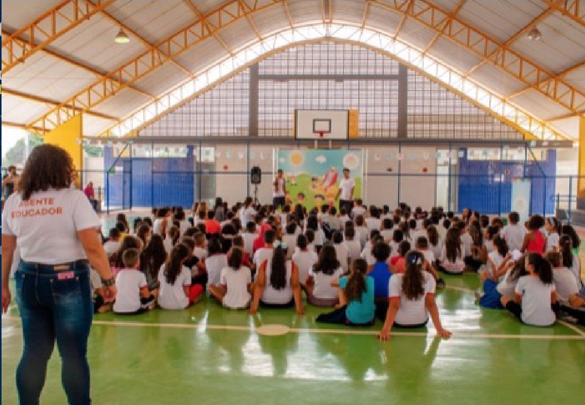 Circuito Cultural leva teatro e oficinas de pintura para alunos de Manaus