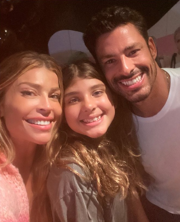 Cauã Reymond posa com Grazi Massafera e comemora aniversário da filha 