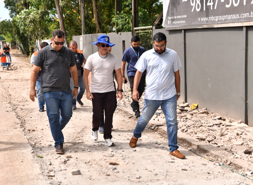 David Almeida vistoria obras de ciclovia na Ponta Negra