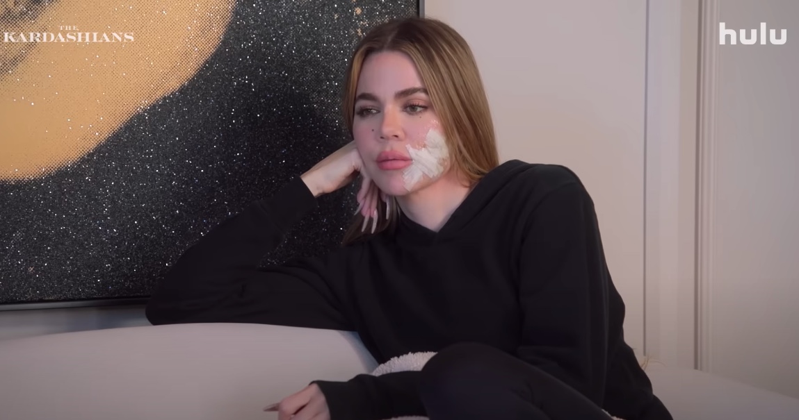 Khloe Kardashian mostra cicatriz no rosto após retirada de melanoma