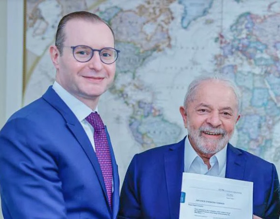 Lula confirma indicação de Zanin para o STF