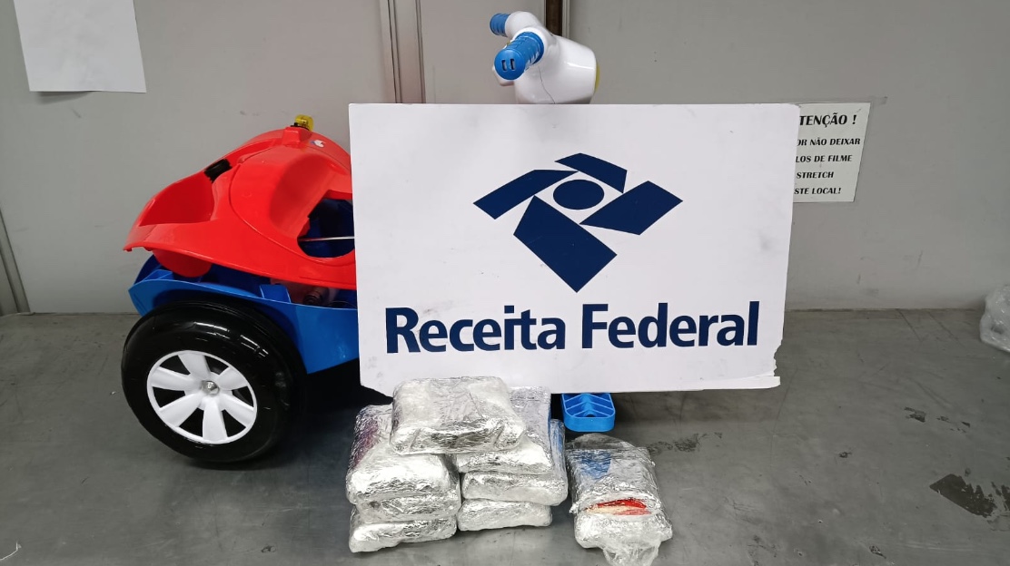 Cocaína escondida em velocípede é aprendida no aeroporto de Manaus