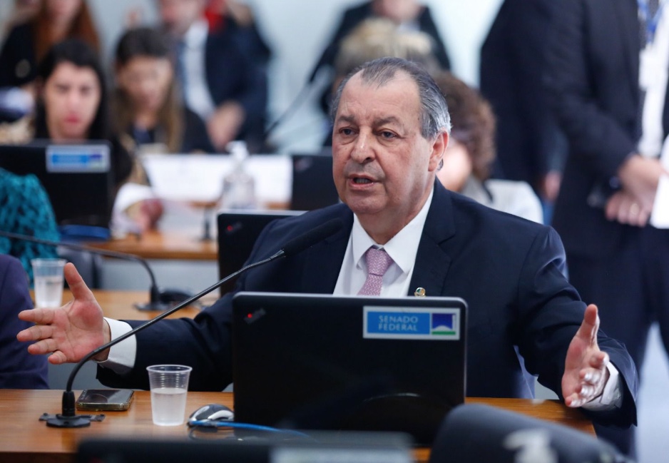 Omar Aziz é oficializado relator do Arcabouço Fiscal no Senado