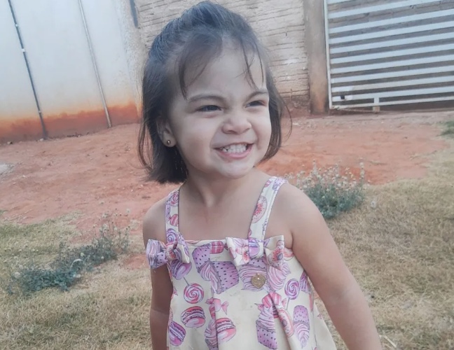 Pilar despenca e mata menina de 4 anos que se embalava em rede