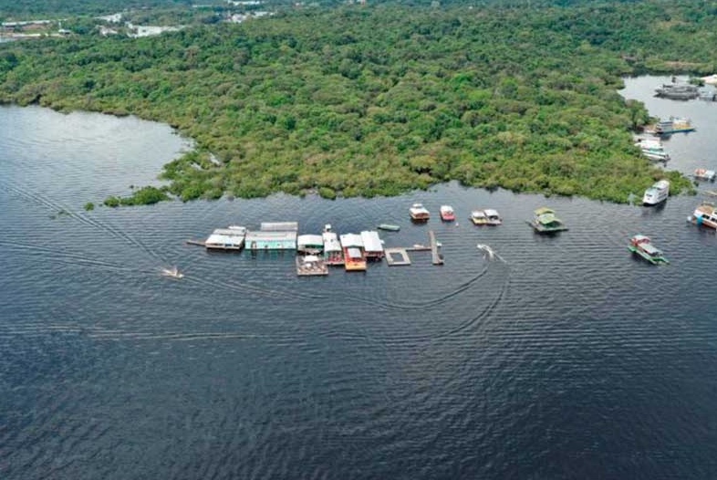 Cerca de 900 flutuantes do Tarumã serão fechados, diz prefeito de Manaus