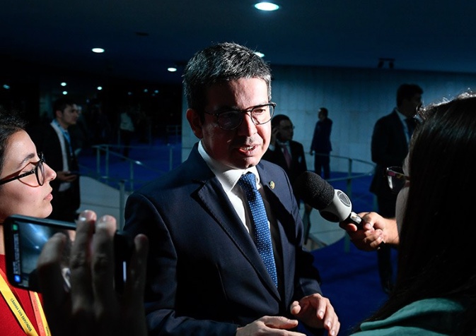 Indicação de Zanin ao STF será votada até 21 de junho, diz Randolfe