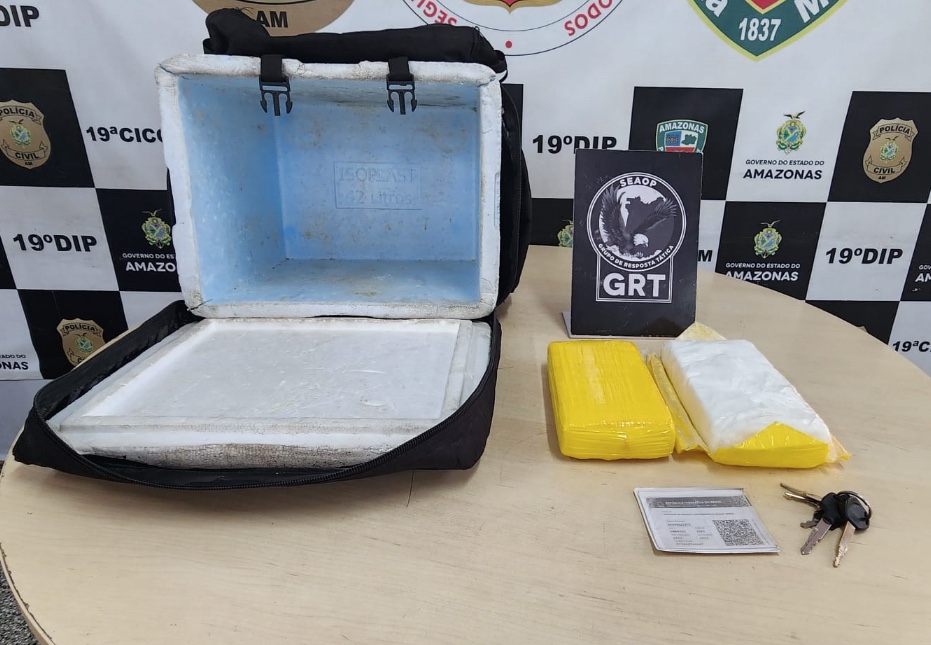 Motoboy suspeito de fazer delivery de drogas em Manaus é preso após bater em viatura 