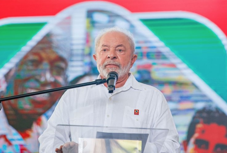 Lula reclama de fortes dores na perna e quadril e deve passar por cirurgia 