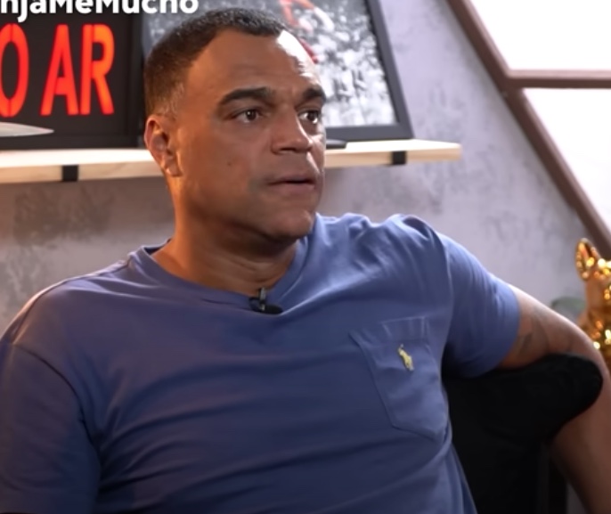 Denilson volta a reclamar de Belo por dívida milionária: 'Como coloca a cabeça no travesseiro?’