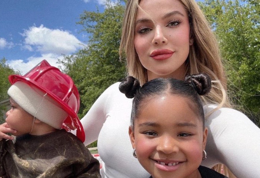 Khloe Kardashian admite que não tem ligação com filho de barriga de aluguel