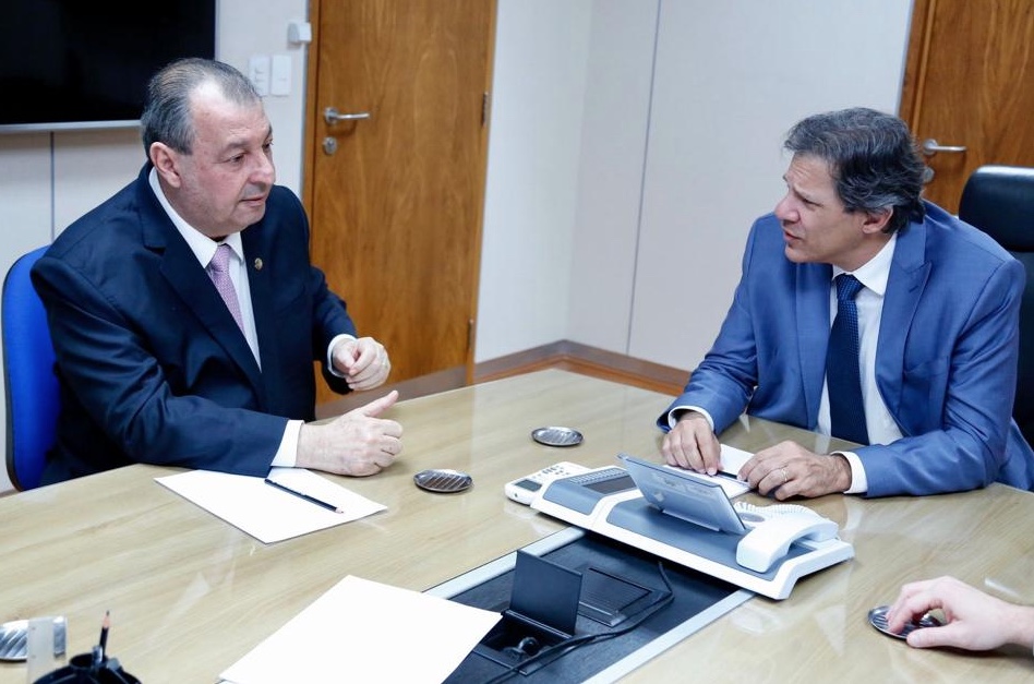 Omar se reúne com Haddad para discutir Arcabouço Fiscal