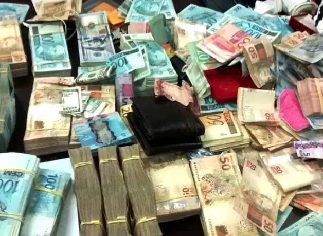 Banco deve ser ressarcido após homem roubar bens da ex-esposa de cofre