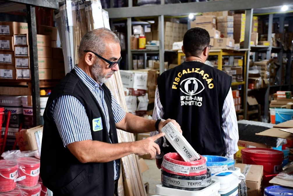 Cabos de energia de lojas da Zona Leste de Manaus passam por perícia
