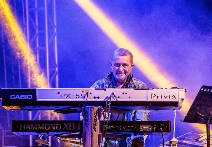 Luiz Schiavon, tecladista e fundador da banda RPM, morre aos 64 anos