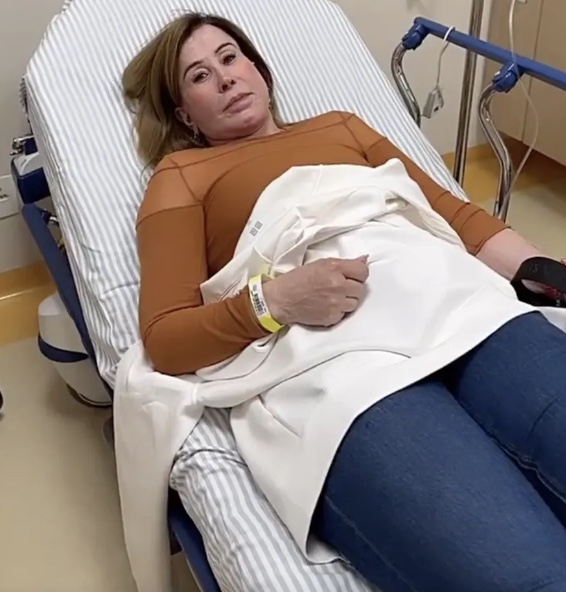 Zilu Camargo dá entrada no hospital Albert Einstein em SP 